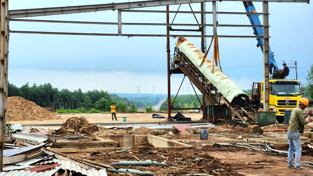 thao-diem-nghen-cuoi-cung-tren-cao-toc-van-ninh-cam-lo-doan-qua-quang-tri (1).jpg