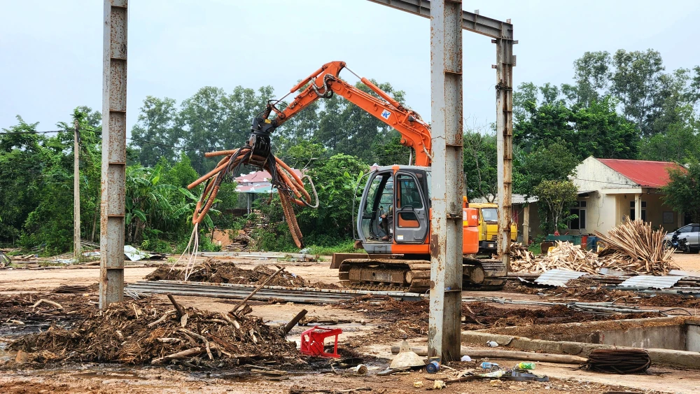 thao-diem-nghen-cuoi-cung-tren-cao-toc-van-ninh-cam-lo-doan-qua-quang-tri (16).jpg