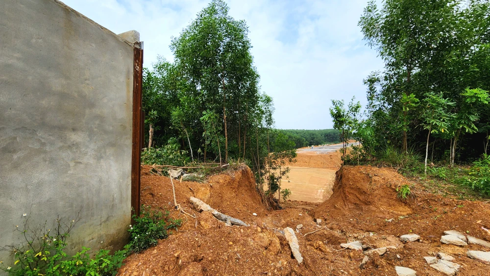 thao-diem-nghen-cuoi-cung-tren-cao-toc-van-ninh-cam-lo-doan-qua-quang-tri (3).jpg