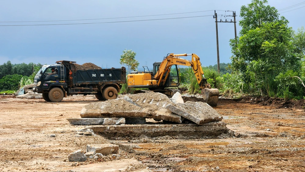 thao-diem-nghen-cuoi-cung-tren-cao-toc-van-ninh-cam-lo-doan-qua-quang-tri (7).jpg