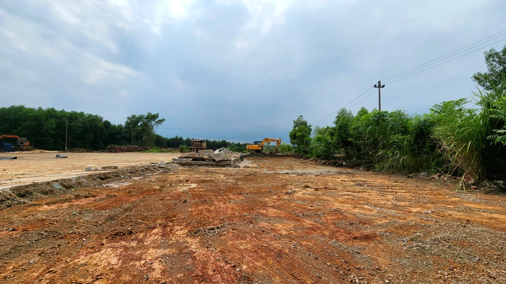 thao-diem-nghen-cuoi-cung-tren-cao-toc-van-ninh-cam-lo-doan-qua-quang-tri (9).jpg