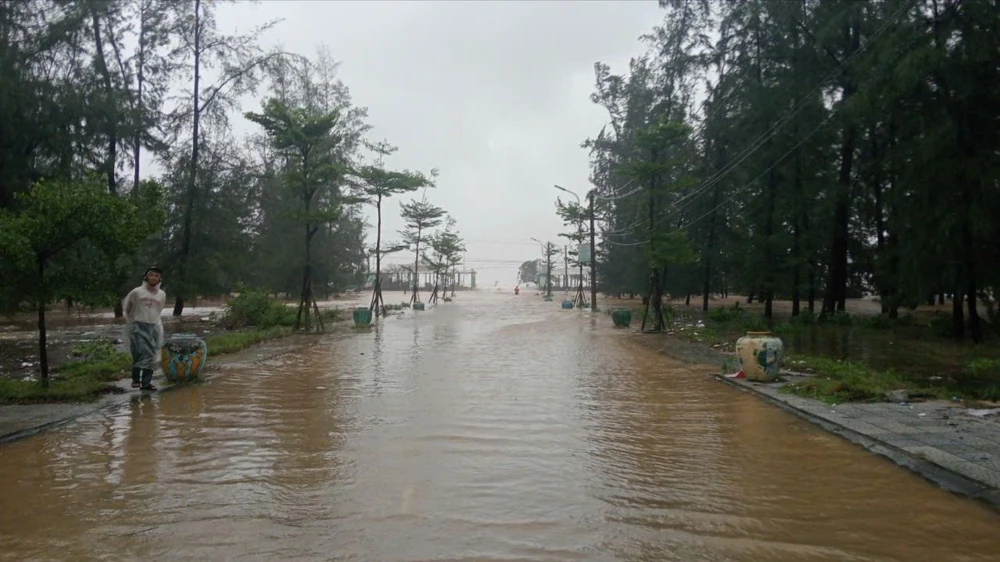 nuoc-bien-o-thua-thien-hue-dang-cao-tran-vao-nha-dan (3).jpg