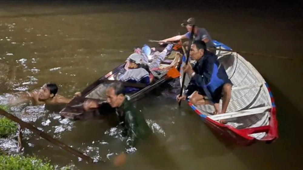 uu-song-mot-gia-dinh-3-nguoi-bi-nga-xuong-noi-nuoc-sau (2).jpg