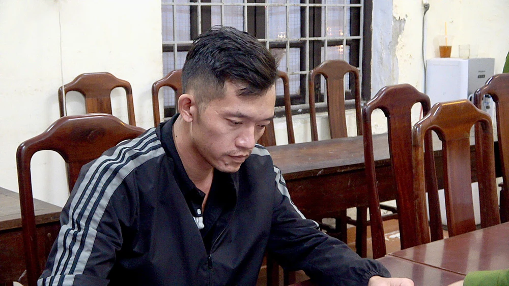 Muốn giảm tuổi cho chồng để được ghép thận, người phụ nữ bị lừa 250 triệu