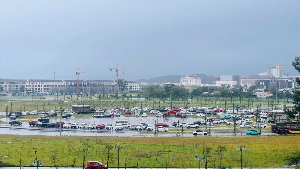 nuoc-lu-dang-cao-nguoi-hue-dua-xe-hop-chay-lu (20).jpg