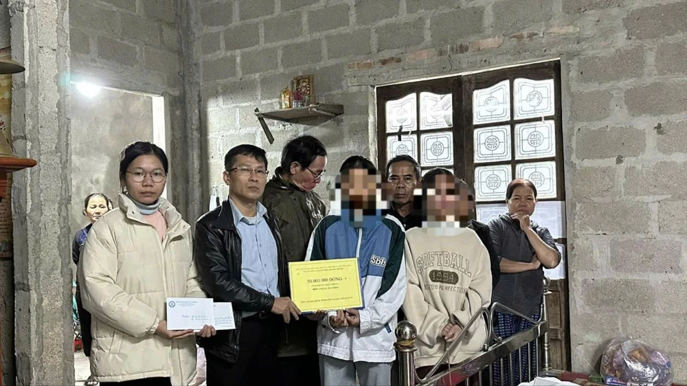 mạo danh thầy giáo Quy