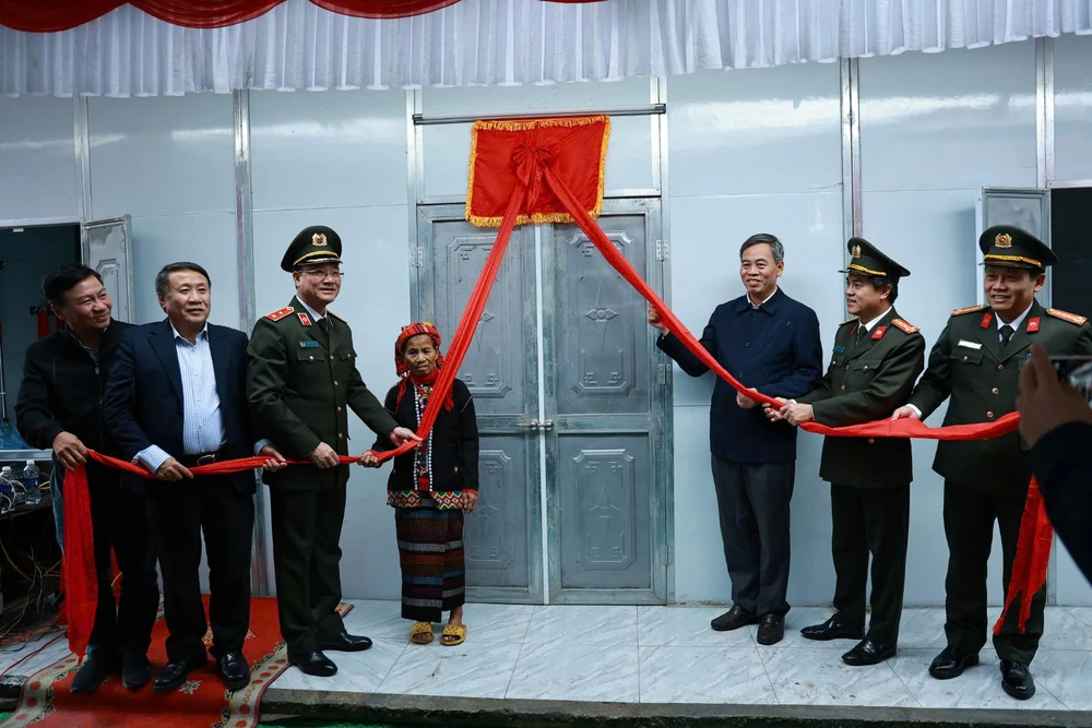 bộ công an trao 200 căn nhà