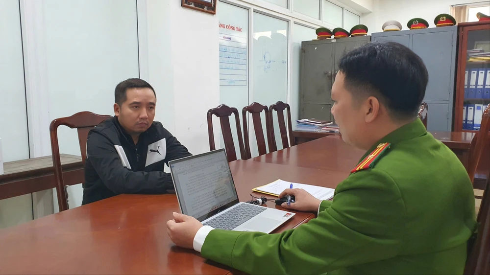 lừa đảo hơn 6 tỉ đồng