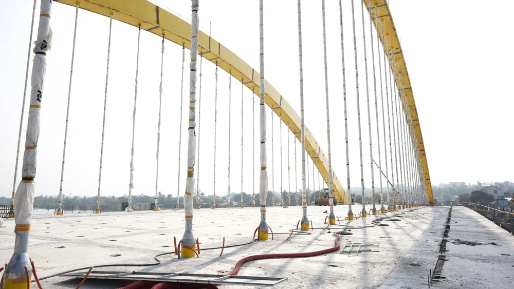 cau-vuot-song-huong-2-281-ti-dong-se-duoc-thong-tuyen-vao-ngay-26-3 (10).jpg