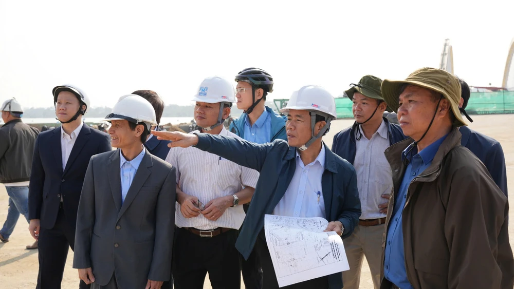 cau-vuot-song-huong-2-281-ti-dong-se-duoc-thong-tuyen-vao-ngay-26-3 (2).jpg