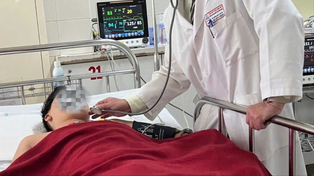 nhập viện vì nuốt xương heo khi ăn cháo