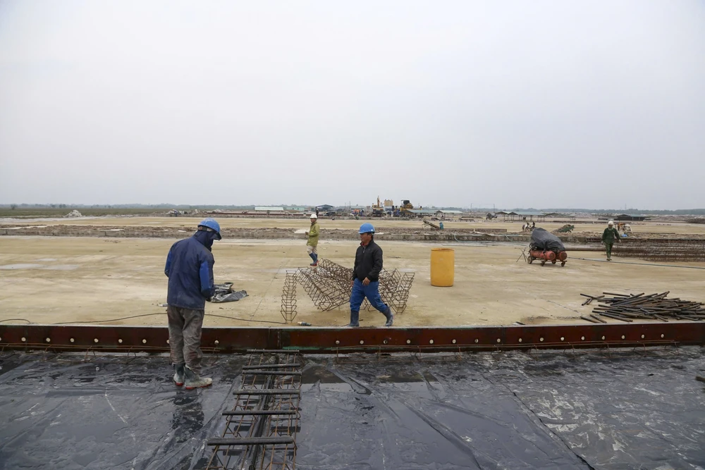 can-canh-cang-hang-khong-dang-xay-dung-giua-trang-cat-quang-tri (16).jpg