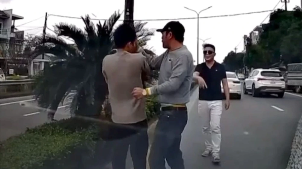 hành hung tài xế