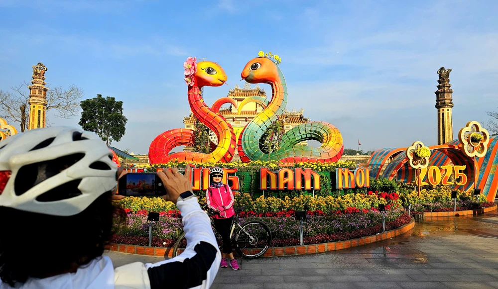 ngam-cap-linh-vat-ran-o-hue (15).jpg