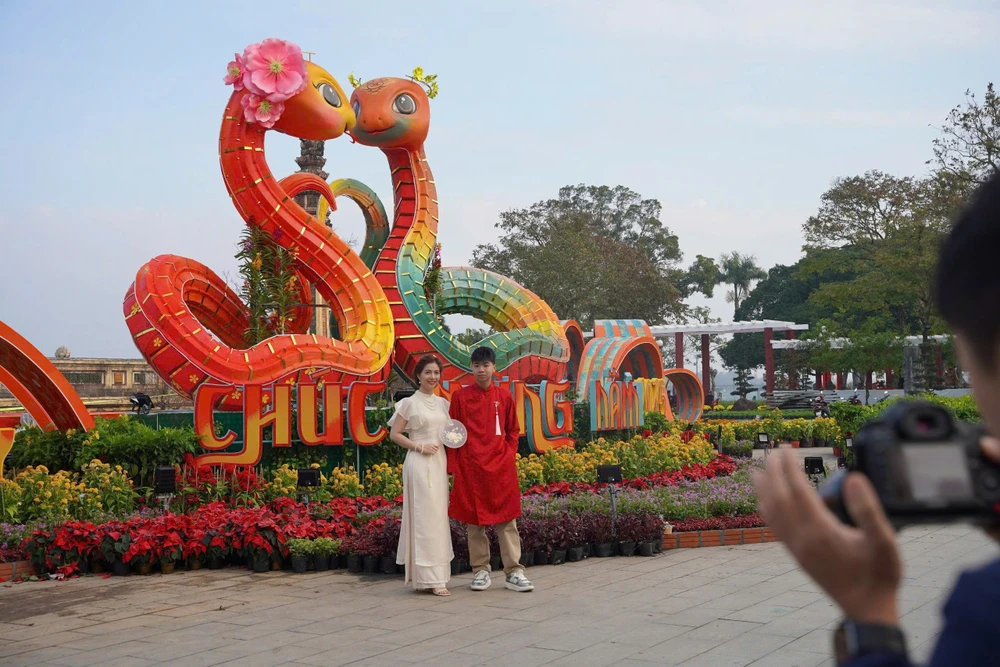 ngam-cap-linh-vat-ran-o-hue (17).jpg