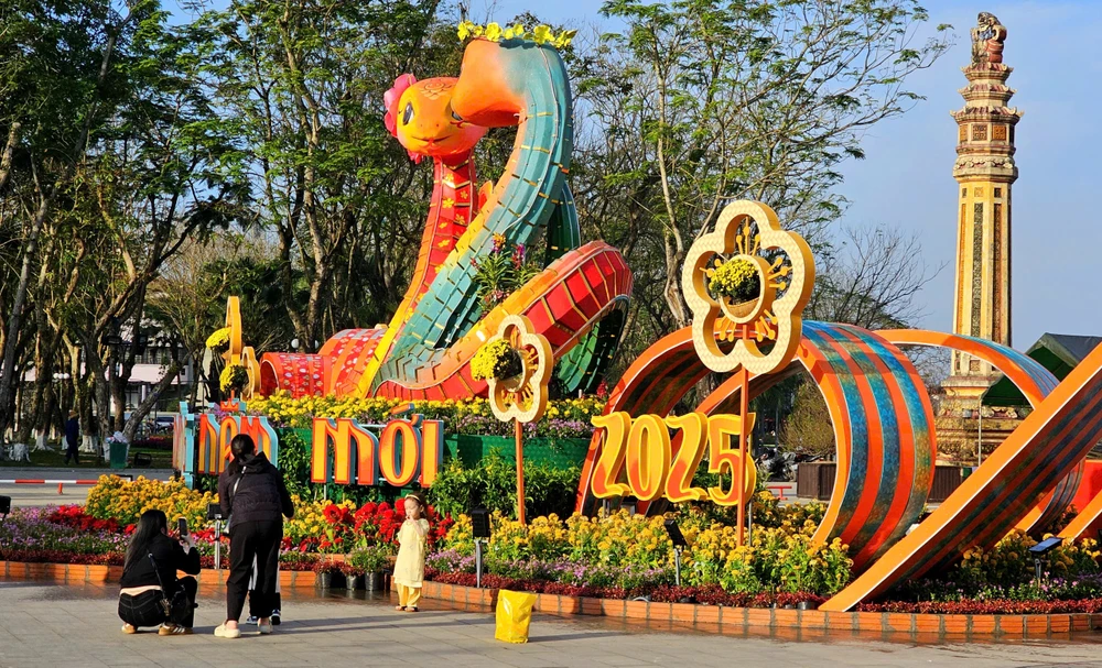 ngam-cap-linh-vat-ran-o-hue (5).jpg