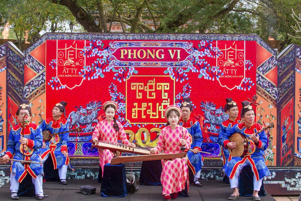 phong-vi-tet-trong-hoang-cung-hue-13.jpg