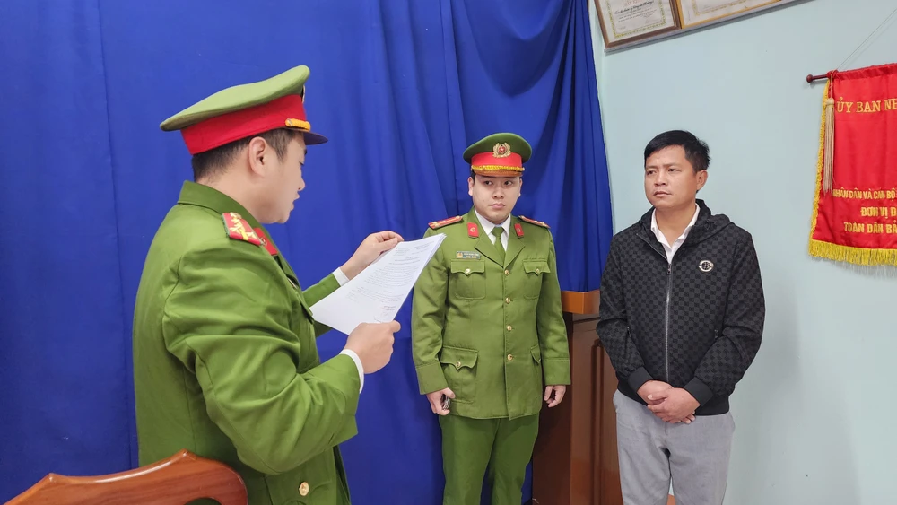 lừa đảo công ty và đại lý thức ăn chăn nuôi