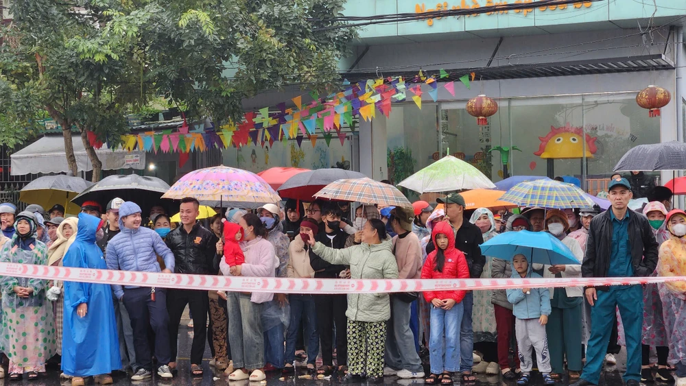 quang-tri-doi-mua-tien-1-000-thanh-nien-len-duong-ngap (22).jpg