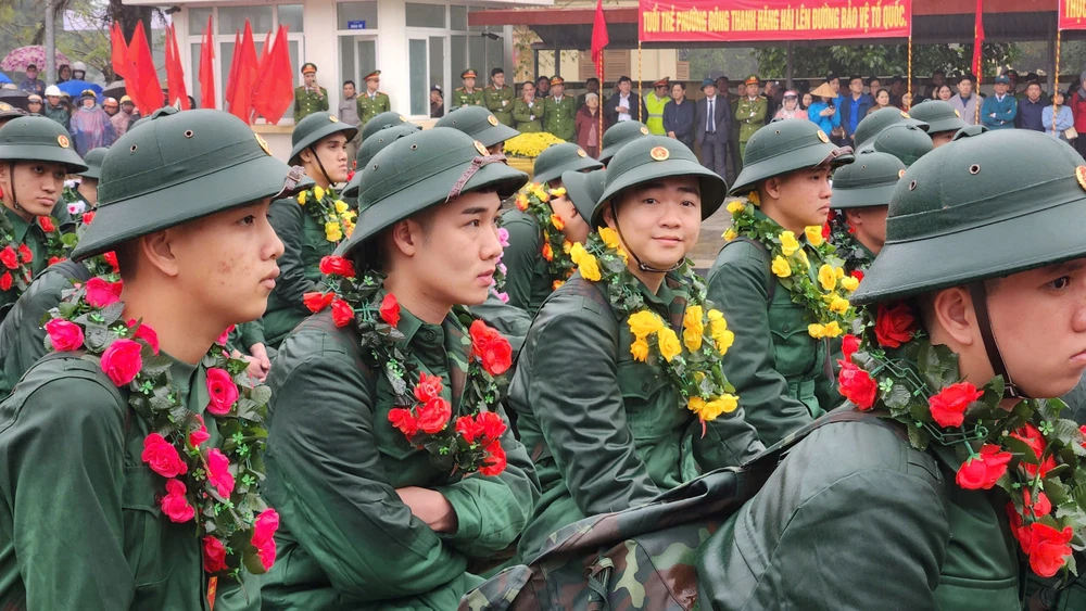 quang-tri-doi-mua-tien-1-000-thanh-nien-len-duong-ngap (23).jpg