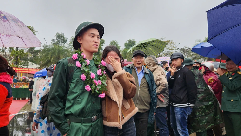 quang-tri-doi-mua-tien-1-000-thanh-nien-len-duong-ngap (24).jpg