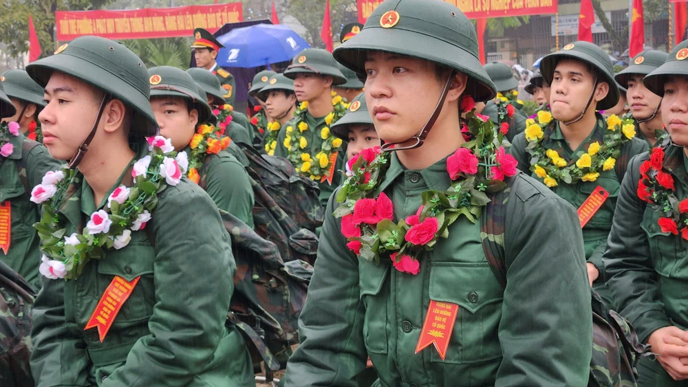 quang-tri-doi-mua-tien-1-000-thanh-nien-len-duong-ngap (25).jpg