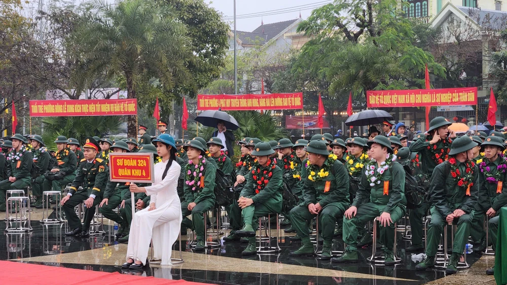 quang-tri-doi-mua-tien-1-000-thanh-nien-len-duong-ngap (26).jpg