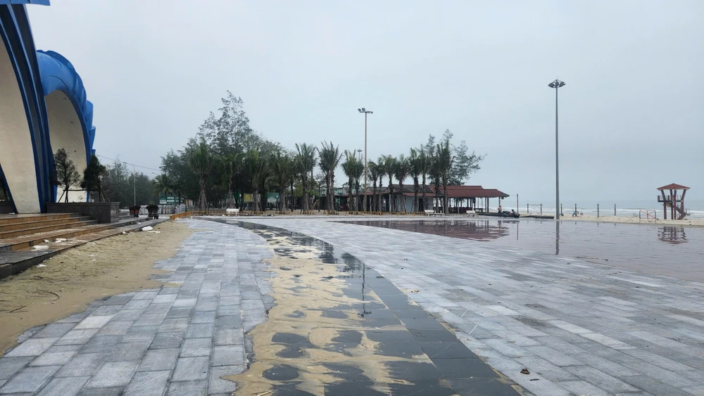 quang-tri-da-lat-san-o-bai-tam-vo-nhu-banh-trang-khi-vua-hoan-thanh (11).jpg