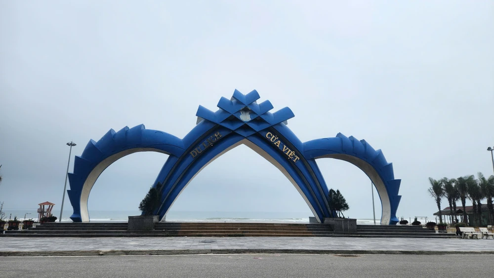 quang-tri-da-lat-san-o-bai-tam-vo-nhu-banh-trang-khi-vua-hoan-thanh (16).jpg