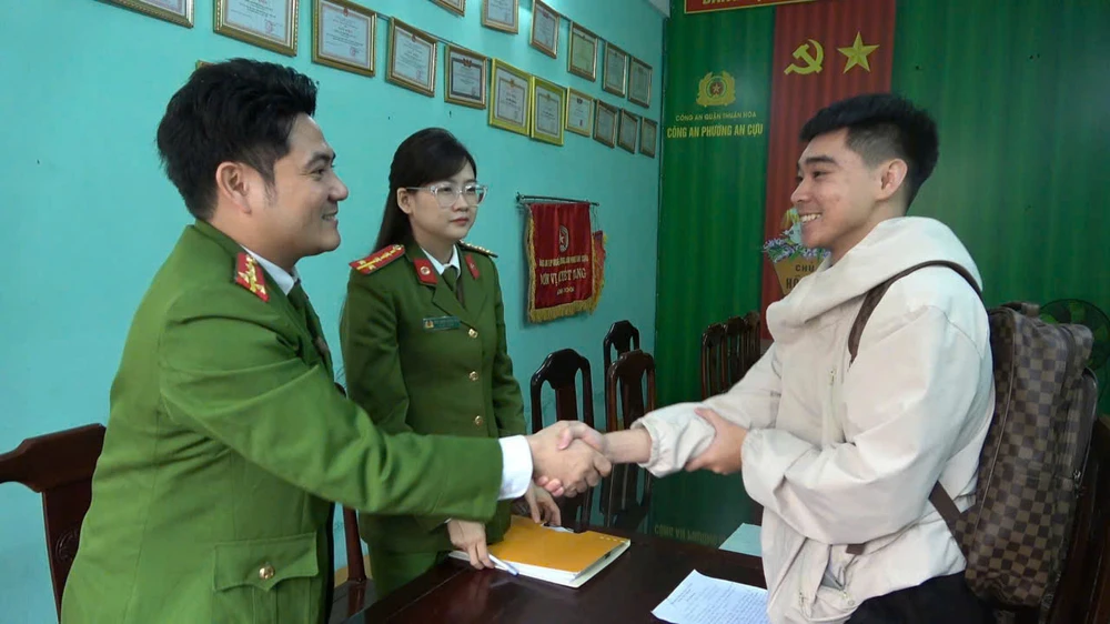 nam-thanh-nien-o-hue-tra-lai-219-trieu-dong-bi-chuyen-nham-vao-tai-khoan (2).jpg