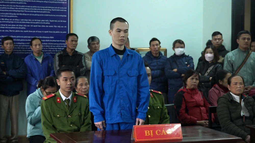 rút dao đâm người