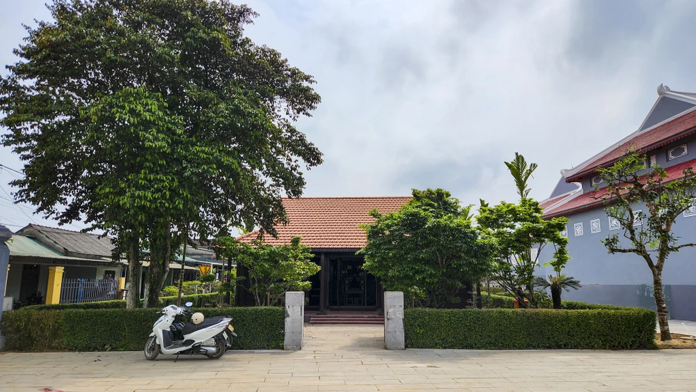 chum-anh-khu-luu-niem-tong-bi-thu-le-duan-sap-hoan-thanh (1).jpg