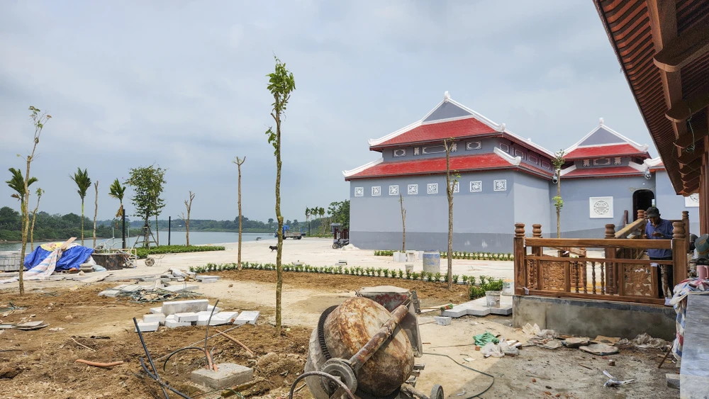 chum-anh-khu-luu-niem-tong-bi-thu-le-duan-sap-hoan-thanh (16).jpg