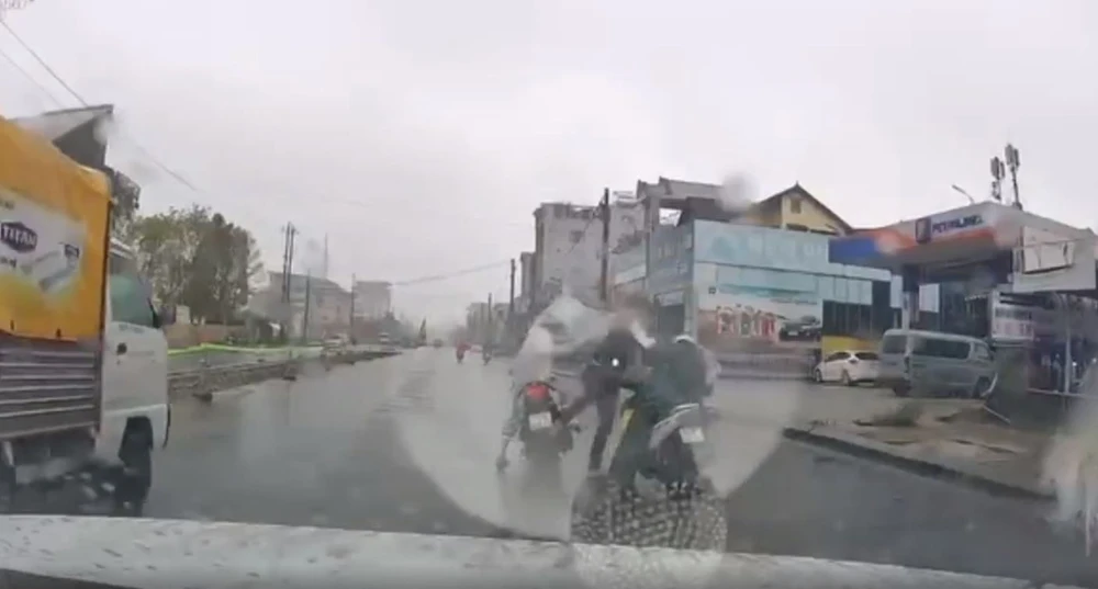 đánh người sau va chạm giao thông