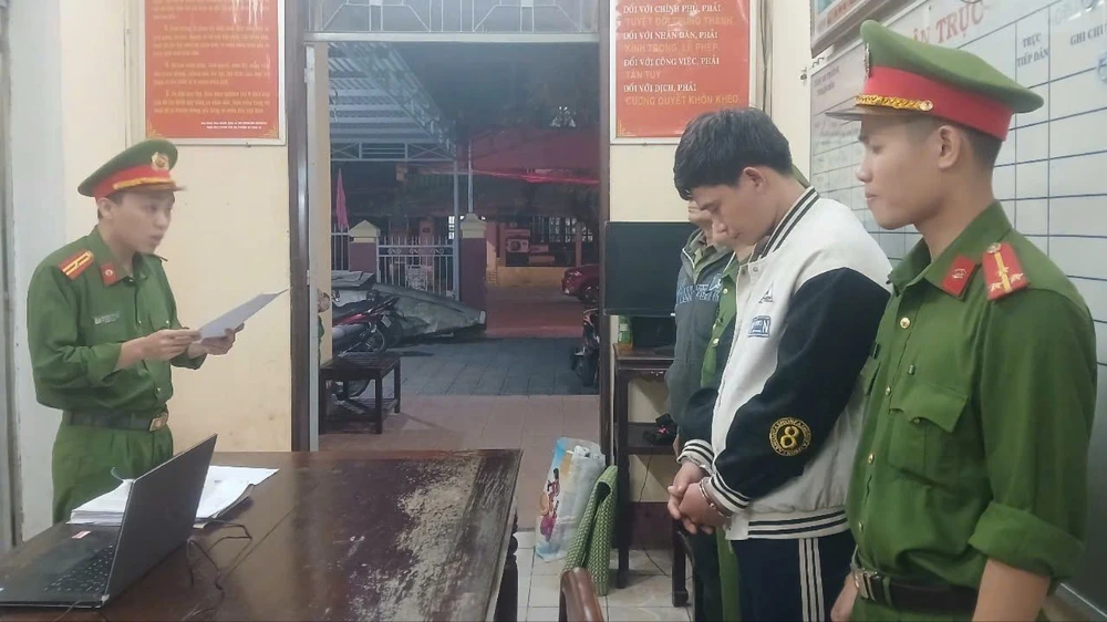 móc cốp xe trộm 50 triệu đồng