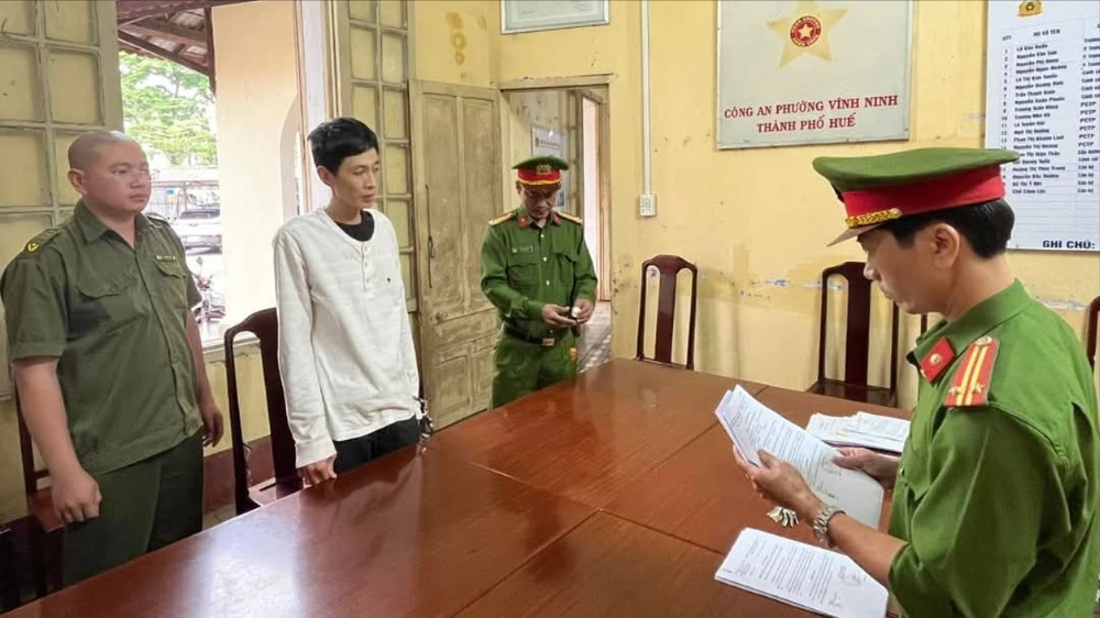 Đưa con vào bệnh viện cấp cứu