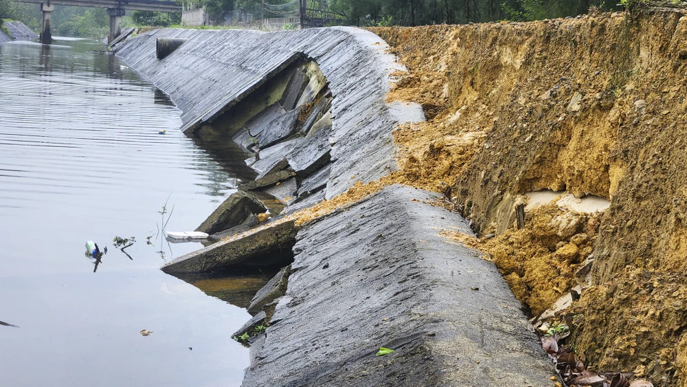 bờ kè tan hoang sau 1 năm sử dụng