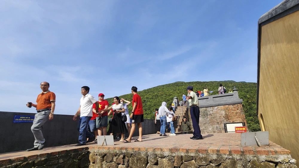 tham-quan-di-tich-hue-17.jpg