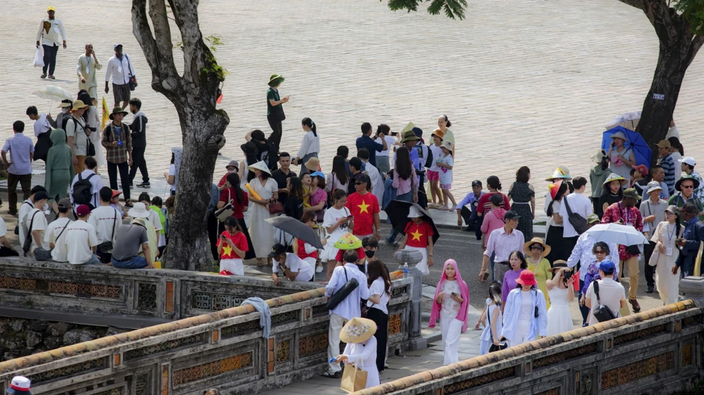 tham quan di tích Huế