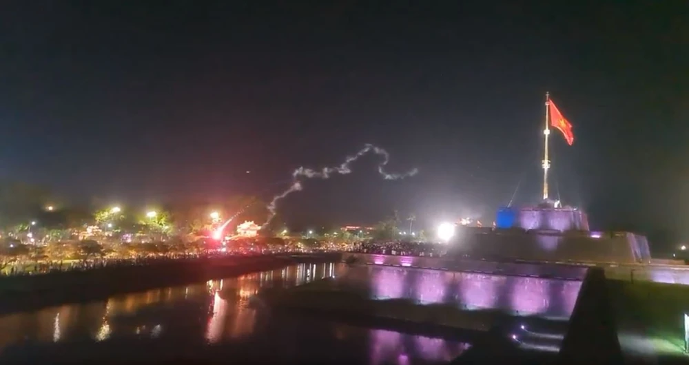 vụ hỏa pháo rơi , kỳ đài huế, súng thần công