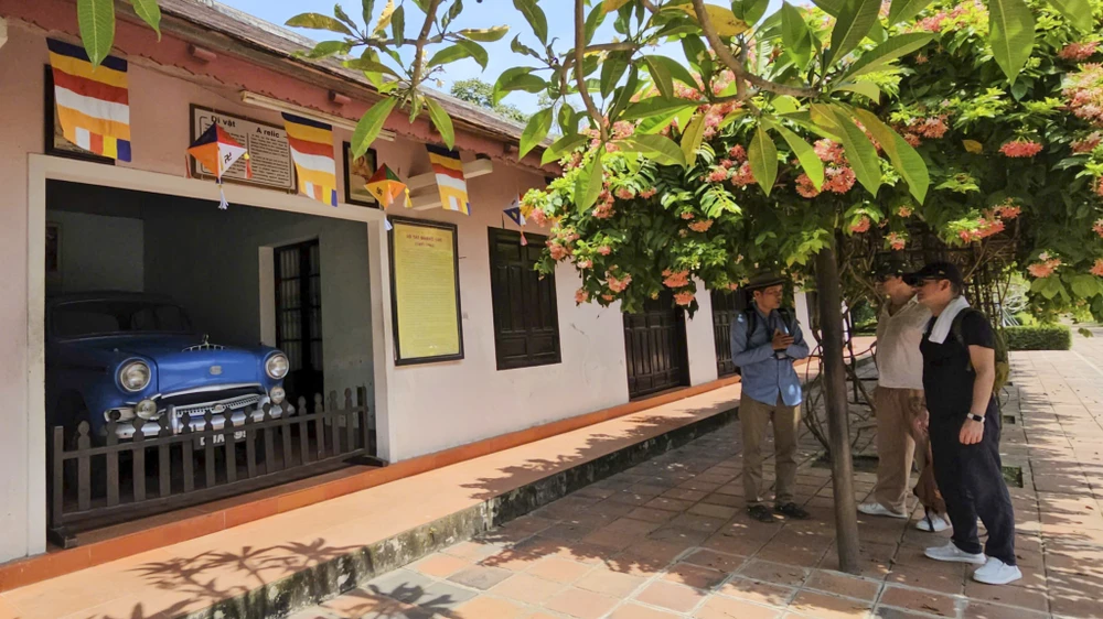 Xe chở Bồ tát Thích Quảng Đức