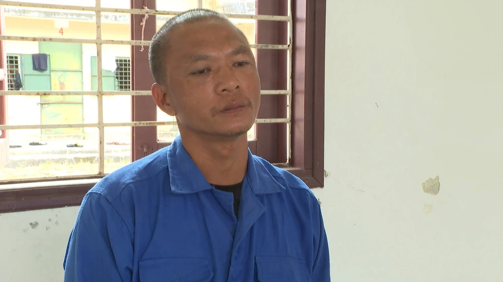 đập phá ngai vàng