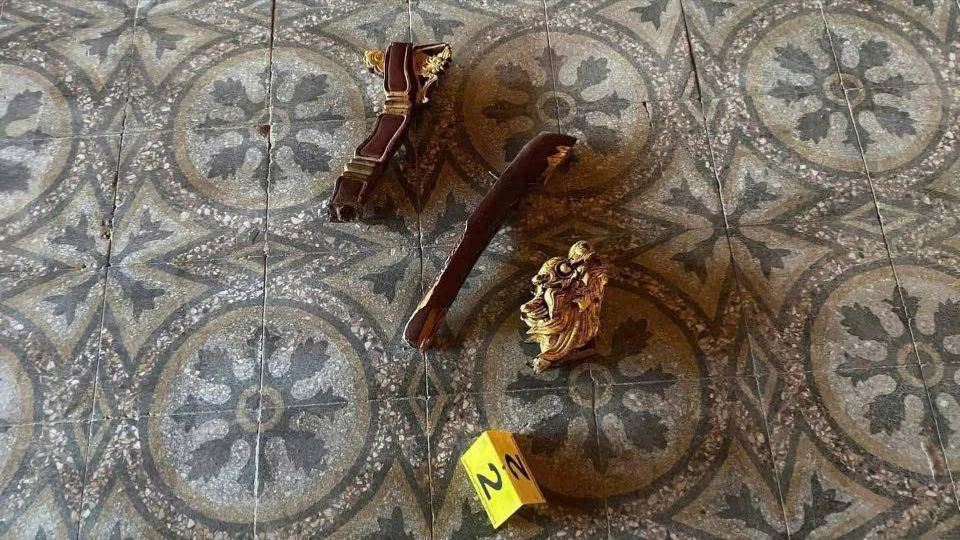 vu-nguoi-dan-ong-ngoi-len-ngai-vang-trung-tam-bao-ton-di-tich-co-do-hue-bao-cao-gi (1).jpg