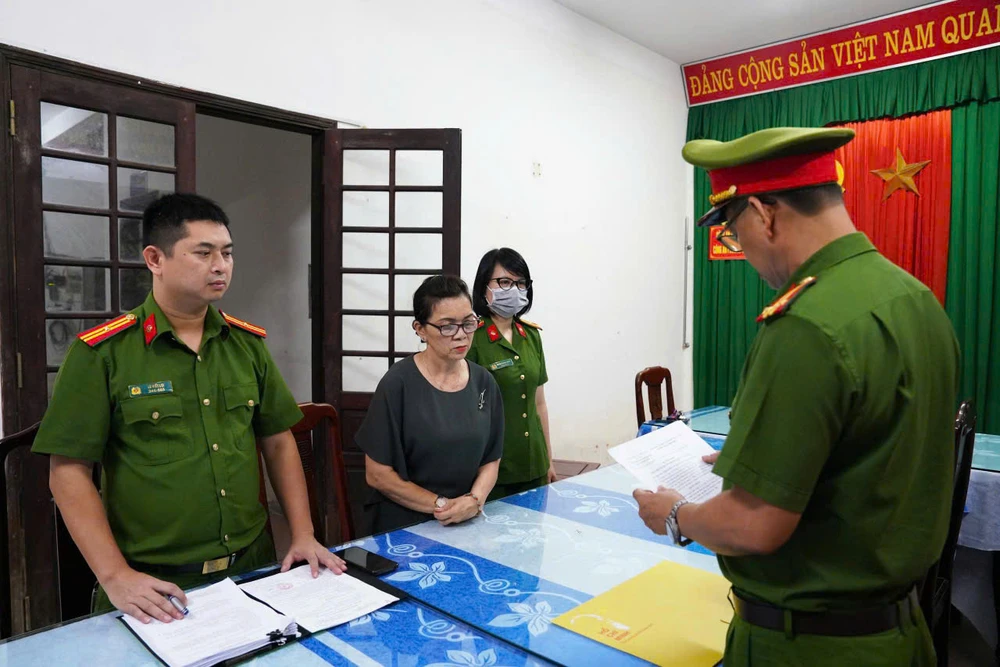 phat-hien-co-so-o-hue-tron-dau-nanh-hat-bap-phu-gia-vao-cafe-de-ban-kiem-loi (1).jpg