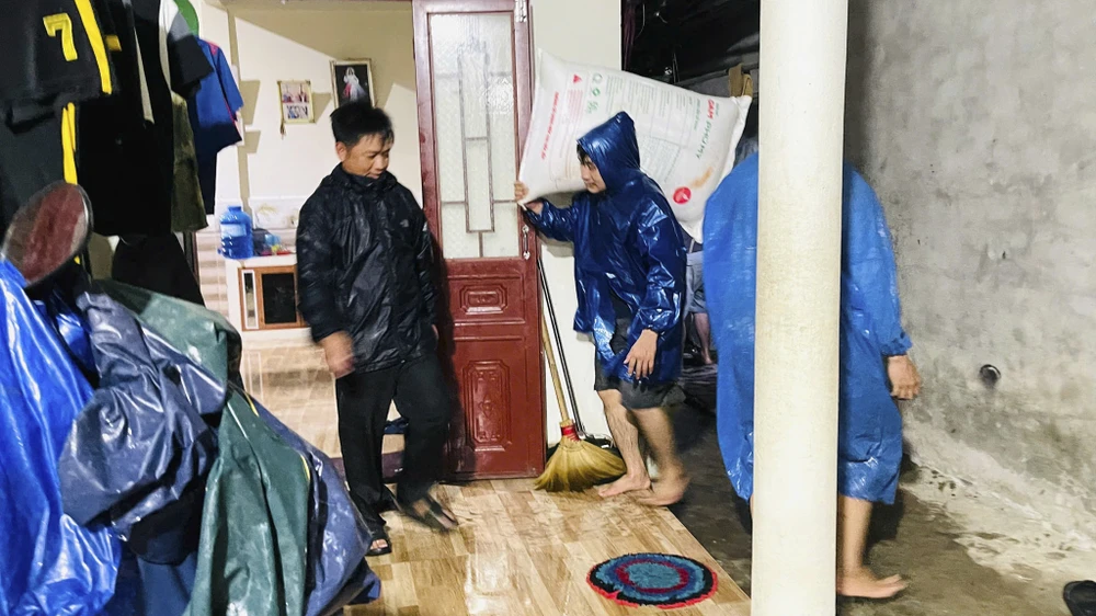 đưa tài sản lên cao