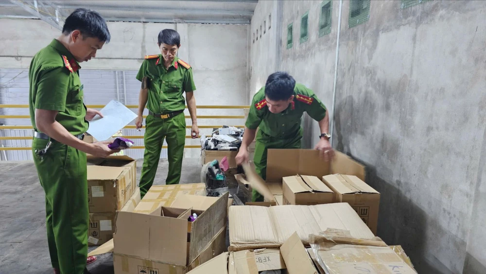 mỹ phẩm không rõ nguồn gốc