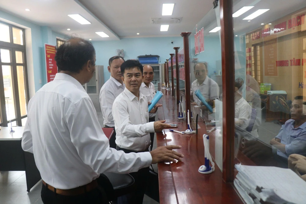 chinh-quyen-hai-cap (1).jpg