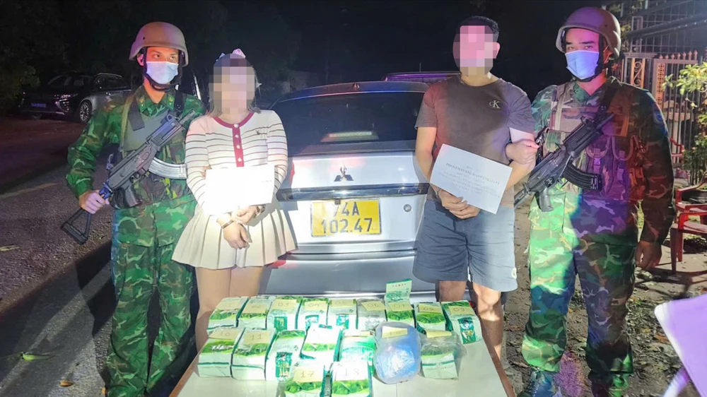 vận chuyển 17kg ma túy