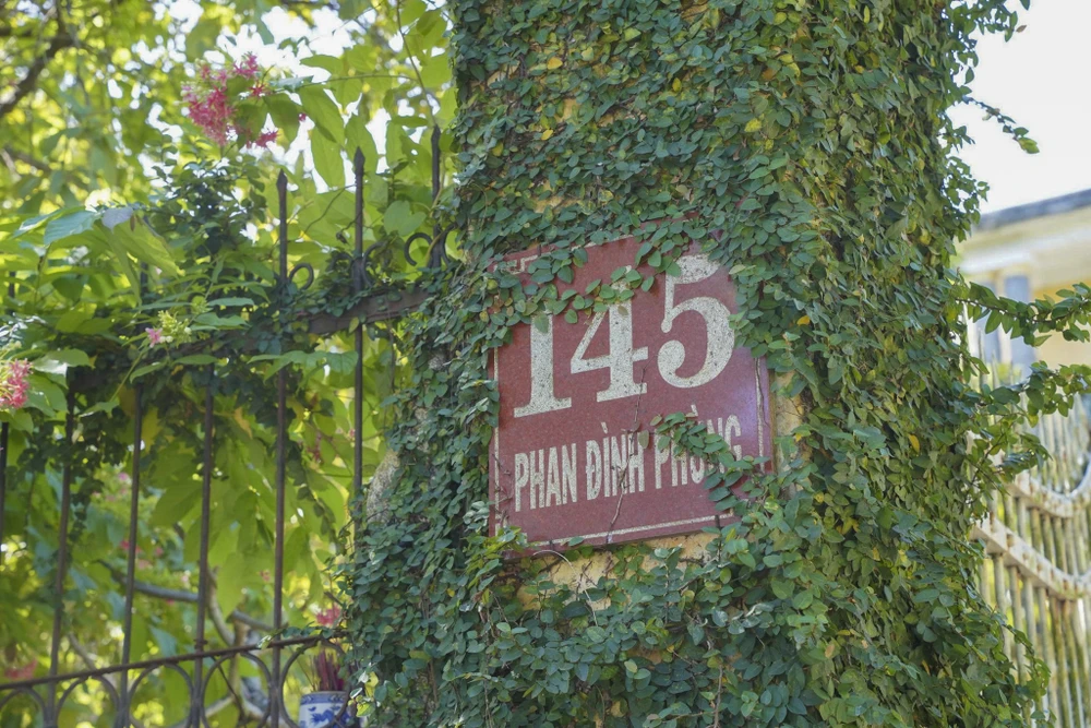 anh-leo-ben-trong-can-nha-ba-tu-cung-me-vua-bao-dai (3).jpg