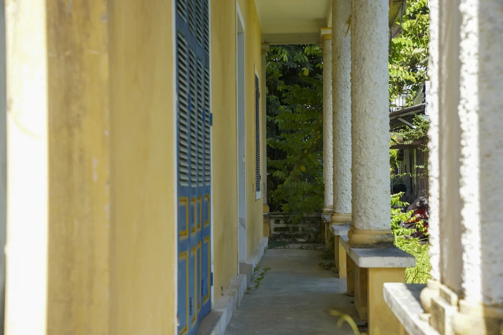 anh-leo-ben-trong-can-nha-ba-tu-cung-me-vua-bao-dai (8).jpg